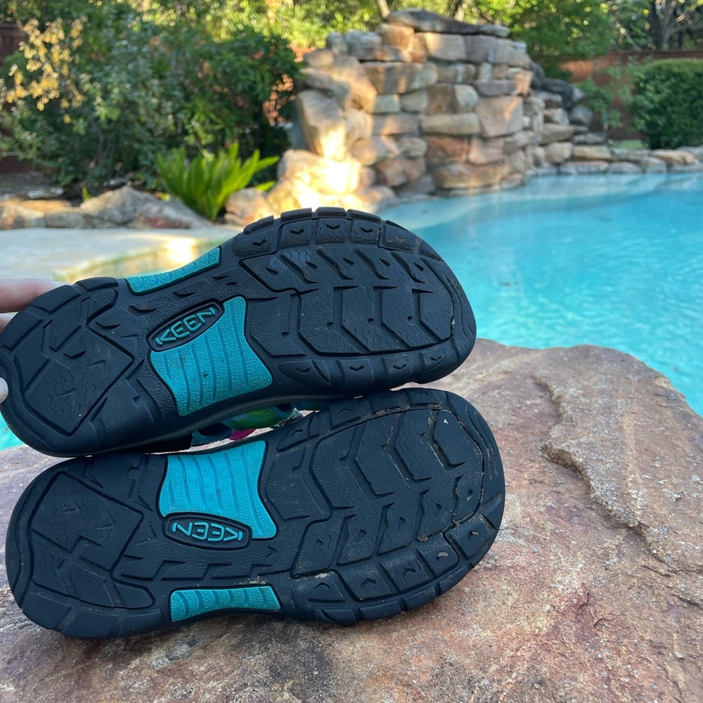 Keen Kids “Newport” H2 Water Shoes in Rainbow Tie Dye - Picture 5 of 9